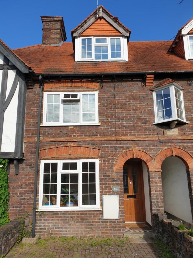 Lotus Pod House Homestay Horsell Esterno foto